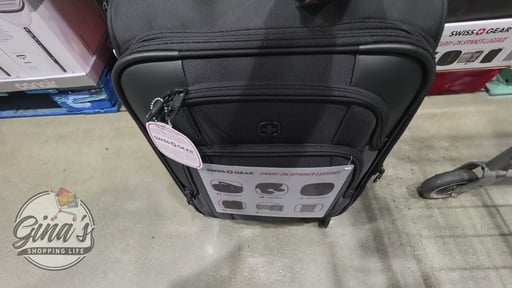 SwissGear SA8239 Softside Carry-On Luggage