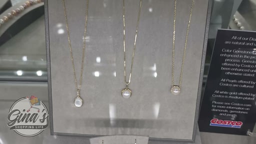 14kt Yellow Gold Mother of Pearl & Diamond Pendant