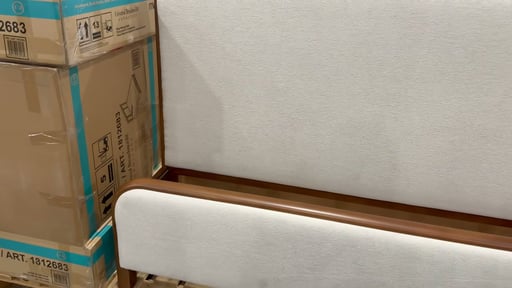 Universal Broadmoore Anistyn King Storage Bed