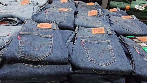 Levi's Women's High-Rise Mom Jean
