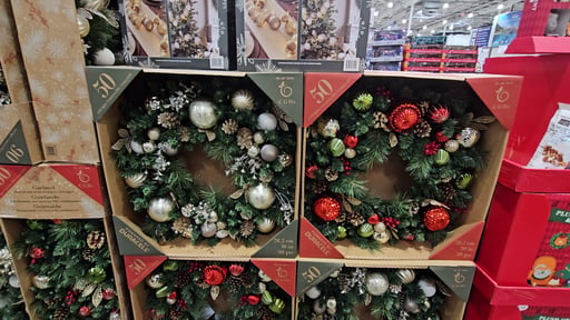 30" Decorated Wreath with Pre-Lit Micro LED Lights