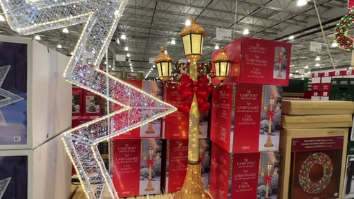 7' Triple Lamp Post with LED Lights