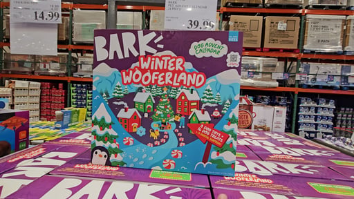 BARK Advent Calendar 8 Pet Toys / 16 Treats