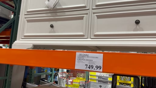 Universal Broadmoore Anistyn 6-Drawer Dresser
