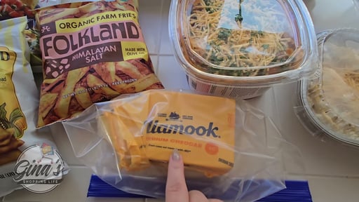 Tillamook Medium Cheddar, 2.5 Pounds