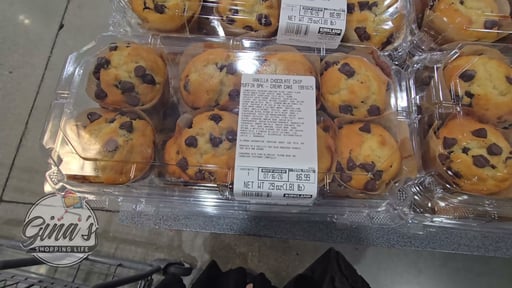 Vanilla Chocolate Chip Muffin 8 Count
