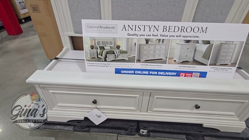Universal Broadmoore Anistyn King Storage Bed