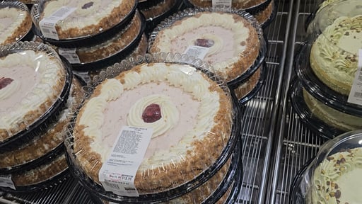 Strawberry Cream Pie, 3 lb 14 oz