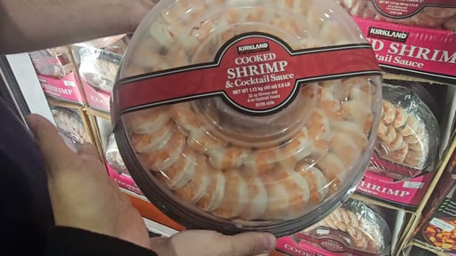 Kirkland Signature Shrimp Ring with Sauce, 21/25 CT, 2.5 Pounds