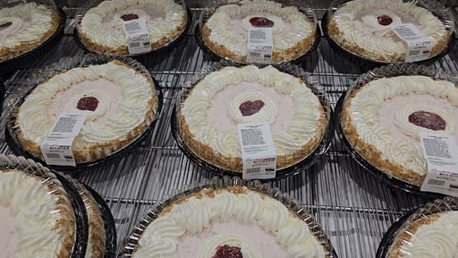 Strawberry Cream Pie, 3 lb 14 oz