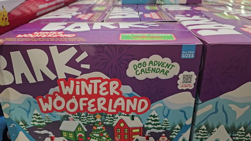BARK Advent Calendar 8 Pet Toys / 16 Treats