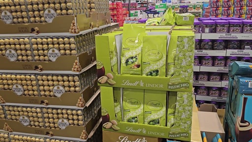 Lindt LINDOR Pistachio Assorted Chocolate Truffles, 21.2 oz