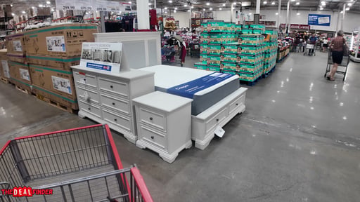 Universal Broadmoore Anistyn King Storage Bed