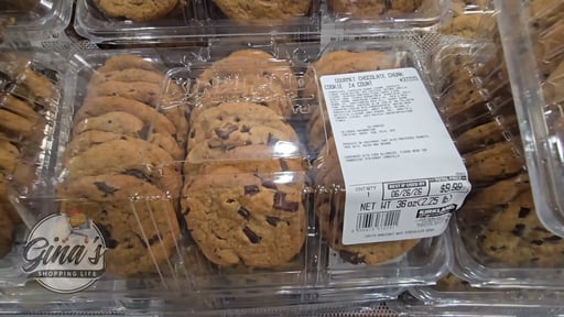Kirkland Signature Gourmet Chocolate Chunk Cookies, 24 Count