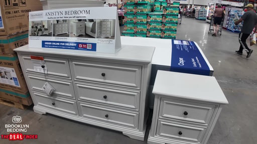 Universal Broadmoore Anistyn 6-Drawer Dresser