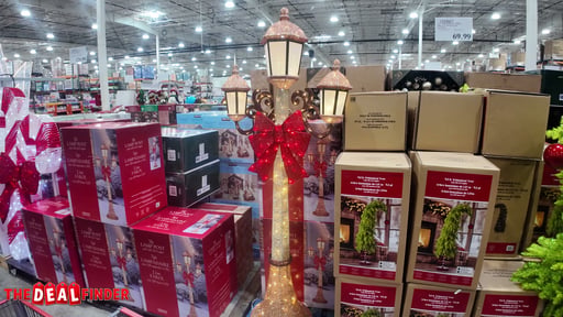 7' Triple Lamp Post with LED Lights