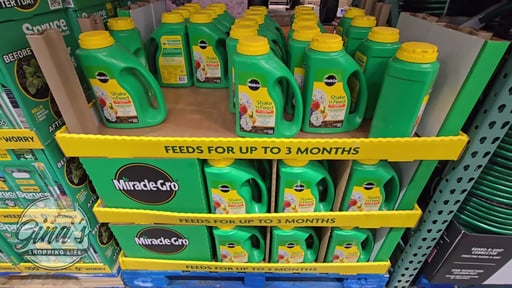 Miracle-Gro Shake 'n Feed 8 lb Jug All Purpose Fertilizer