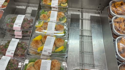 Crab Cakes with Lemon Wedges (Per Lb)