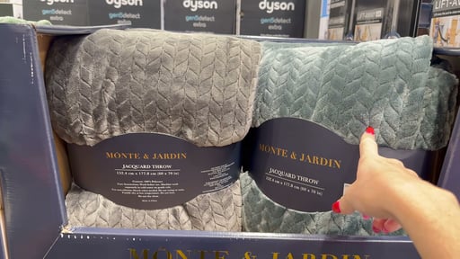 Monte & Jardin Jacquard Velvet Throw