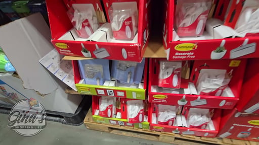 3M Command Hanging Hooks or Strips
