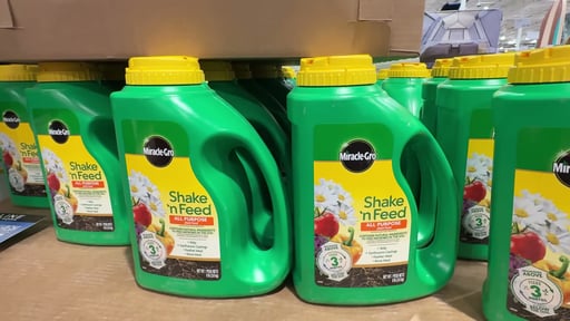 Miracle-Gro Shake 'n Feed 8 lb Jug All Purpose Fertilizer