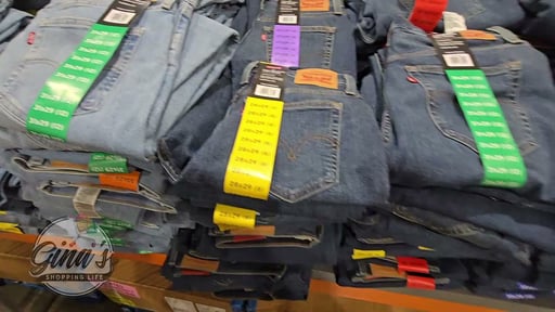 Levi's Women's High-Rise Mom Jean