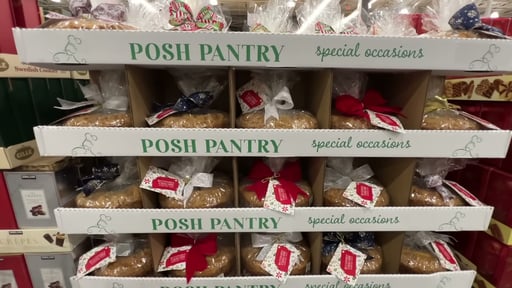 Posh Pantry Cinnamon Streusel Cake 64 oz